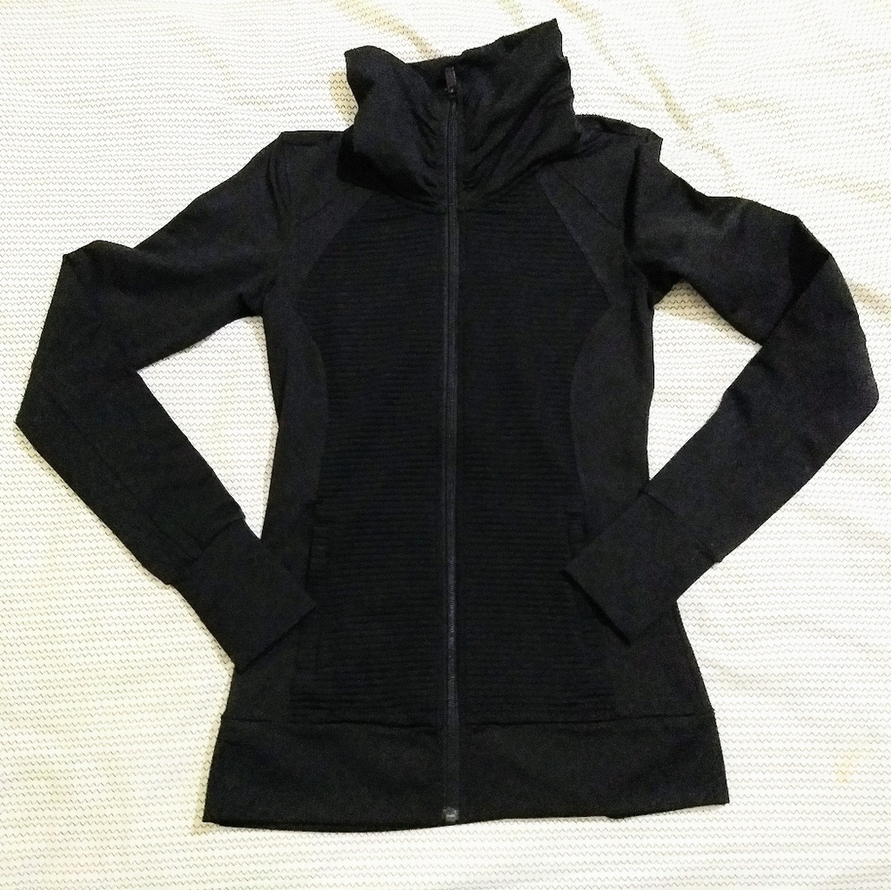 Athleta black full zip jacket zippered pockets